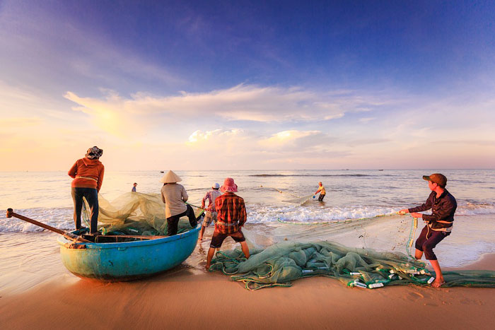 Tàu cao tốc cập bến Quần đảo Hải Tặc